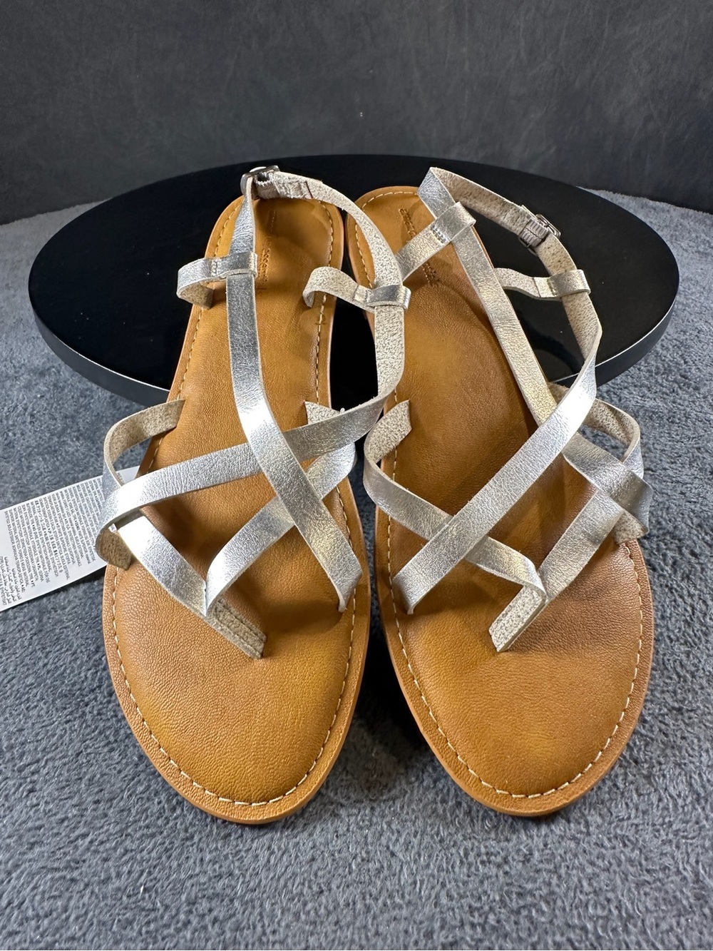 Amazon Essentials Women's Silver Metallic Strappy Flat Sandals Size 11 NWT